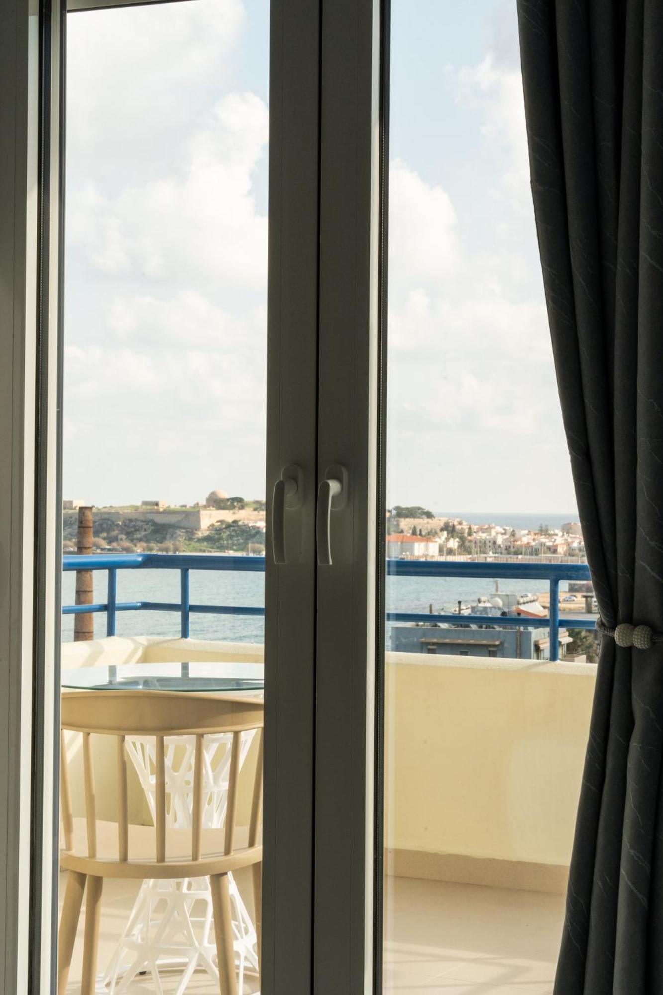 Secret View Apartment, With Private Jacuzzi 罗希姆诺 外观 照片
