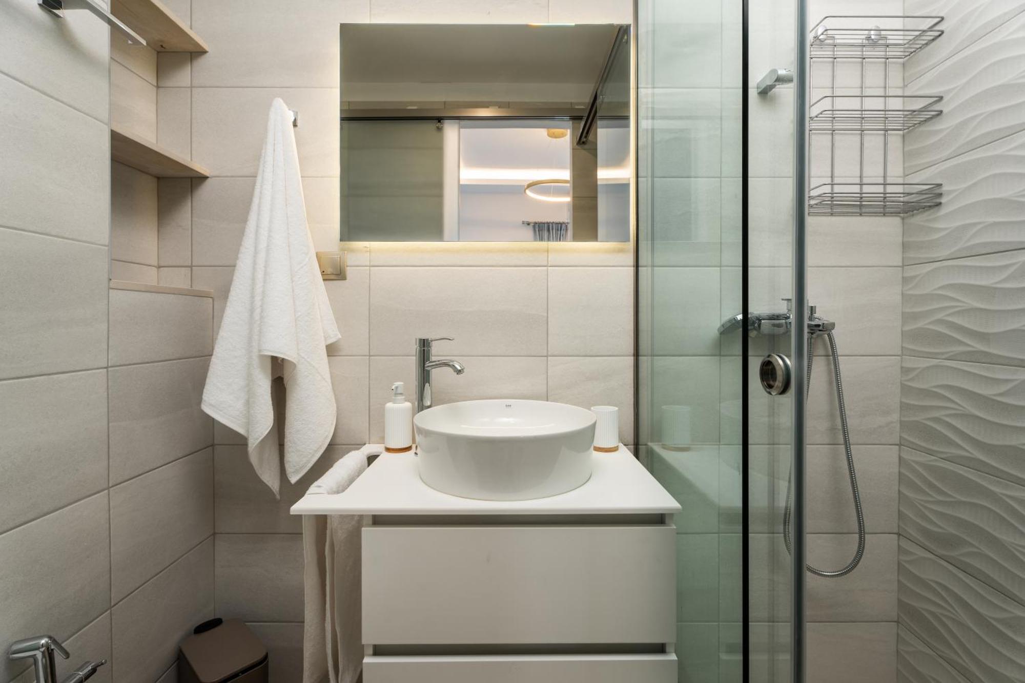 Secret View Apartment, With Private Jacuzzi 罗希姆诺 外观 照片